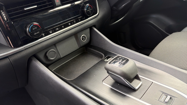 Nissan Qashqai 1.3 DiG-T MH 158 Acenta Premium 5dr Xtronic Petrol Hatchback